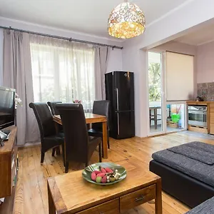 Colorful 2bdr In The Center Apartment
