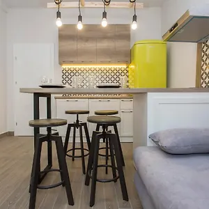 Sunny And Modern 1bdr In The Center Apartment